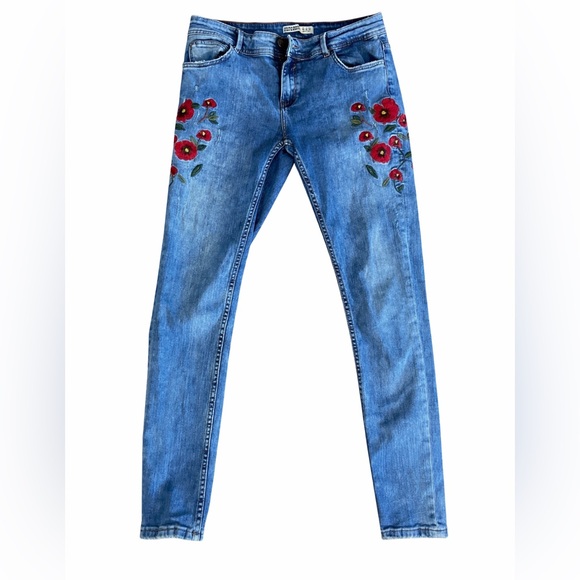 Zara Denim - Zara Blue Skinny Jeans with Red Floral Embroidery